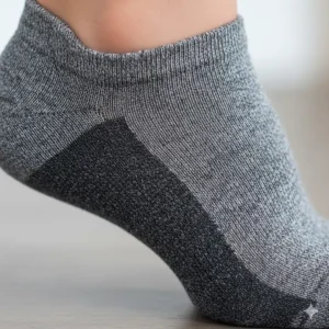 Illustration of the mid-foot arch compression band that prevents bunching and ensures running socks stay up.